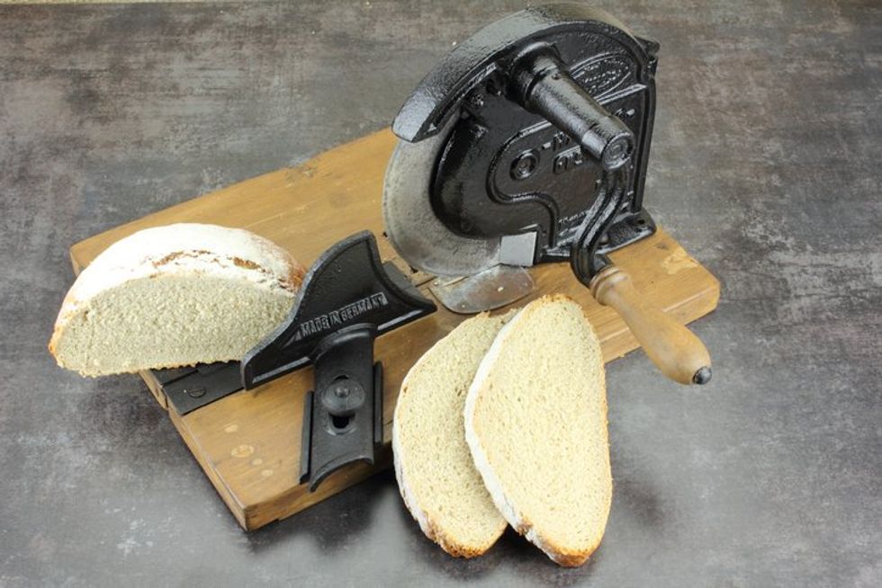 bread with slicer