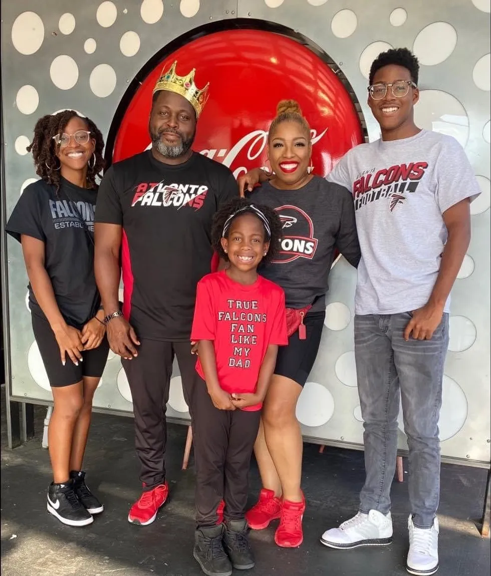 Gabbie with her husband, twins Elijah and Evelyn, and Ella, 2022 (Photo/Patricia Kelly)