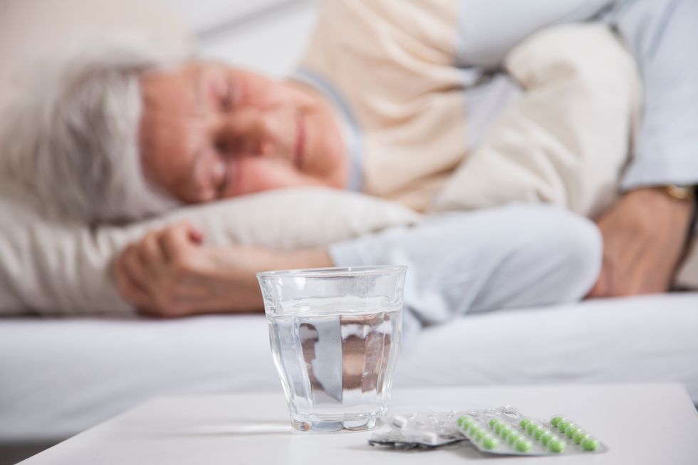 1-in-3-seniors-take-sleep-aids-healthywomen