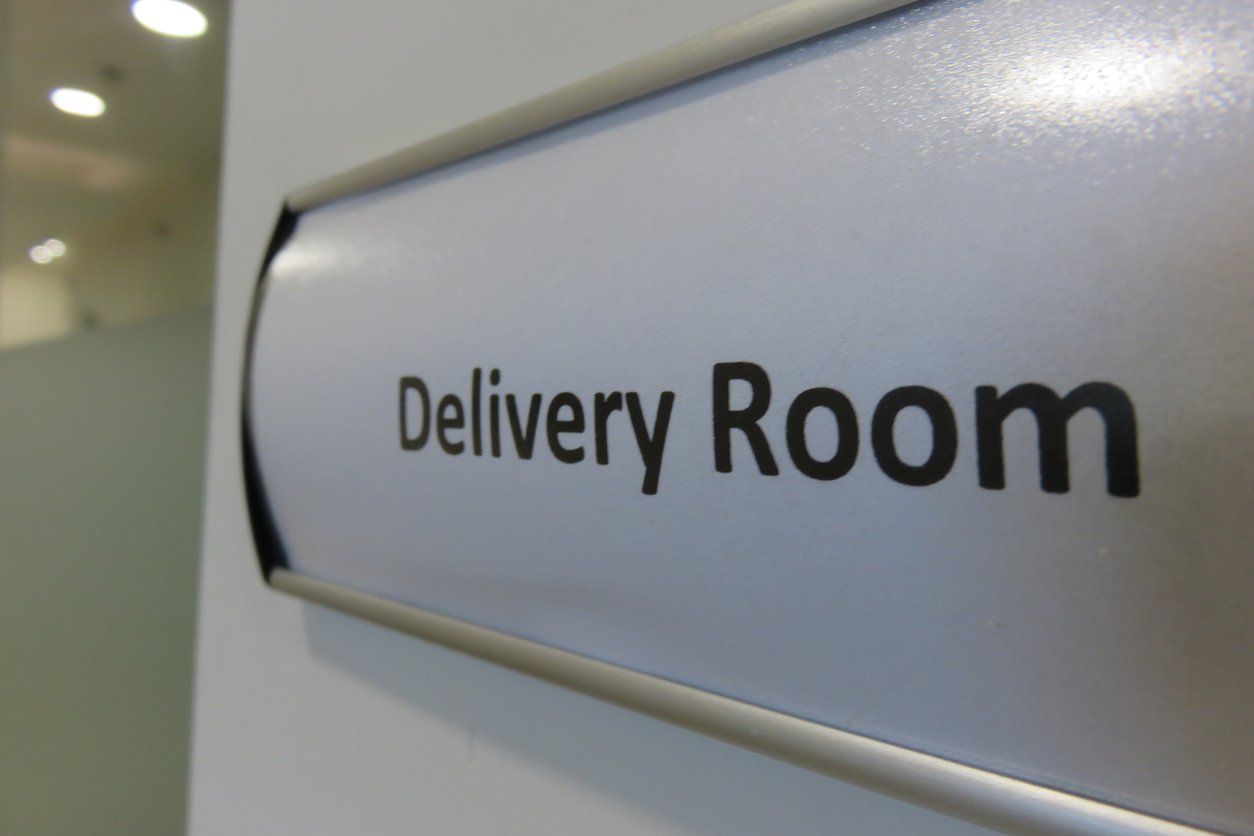 Delivery room sign