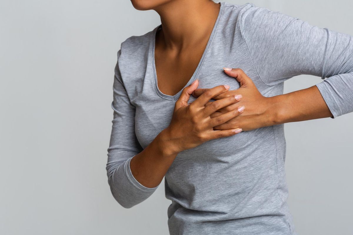 4 Things That Pain In Your Left Boob Might Mean Healthywomen