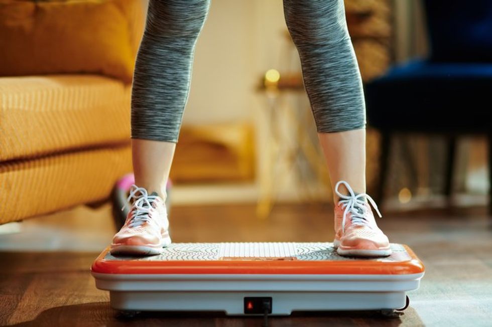 woman training using vibration power plate